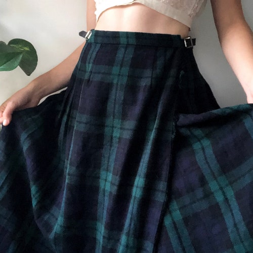 Women's Blue Tartan Kilt Skirt - 20" Knee Length, Acrylic, Pleated, With Buckle Closure