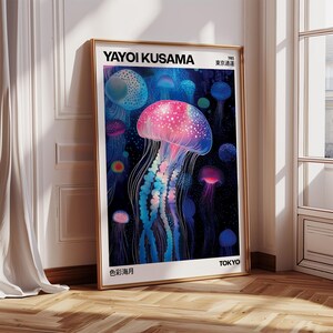 Poster con meduse rosa di Yayoi Kusama / Arte murale giapponese vibrante per soggiorno / Stampa astratta colorata / Poster neon per camera da letto e ufficio per ragazze