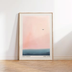 Pink and Blue Wall Art – Rothko-inspirierter Horizon Print mit Vogel-Silhouette, minimalistischer Himmel- und Ozean-Poster für ruhige Innenräume