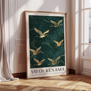 Arte mural de grulla japonesa / Impresión de grullas voladoras verdes y doradas / Decoración de aves estilo Japandi para sala de estar, dormitorio u oficina