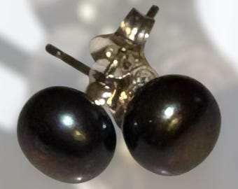 Puces d'oreilles en perles noires d'eau douce | Bijoux en perles faits main | Clous d'oreilles minimalistes en argent sterling | Cadeau pour elle