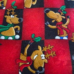 Cravate de Noël en soie Hallmark : Cravate fantaisie en forme de renne pour les fêtes