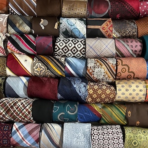 Lot 40 Vintage Neckties Mix Polyester + More 60&#39;s 70;s Wide Fat Skinny Tie Quilting Cutter Mix Lots Annata Cravatta Fun Ties