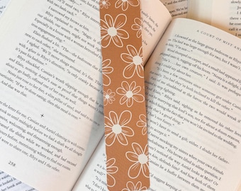Brown Daisy Bookmark, Neutral Bookmarks, Bookish Finds, Book Accessories, Bookworm Gifts, Book Lover Gifts, Floral Bookmark, Bookmark Set