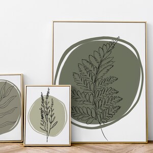 K&ouml;nnte beinhalten: Drei gerahmte Drucke mit minimalistischen Linienzeichnungen von gr&uuml;nem Laub auf wei&szlig;em Hintergrund. Jeder Druck zeigt eine andere Blattart, mit einem gr&uuml;nen Kreis um das Laub.