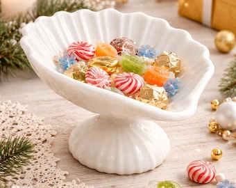 Muschelförmige Schale auf einem Ständer – Weißes 3D-Dekorationstablett – Schmuckhalter