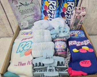 Caja de regalo de dulces Razzle / Paquete de cuidado universitario / Cumpleaños / Para ella / Calcetines / Dulces
