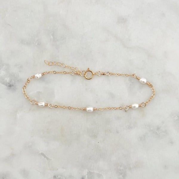 Zierliches Süßwasser Perlen Armband, 14k Gold Filled, Sterling Silber, Juni Geburtsstein, Braut Armband, Brautschmuck, Geschenke für Sie