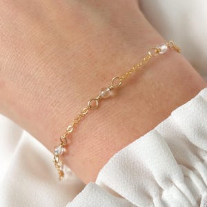Bergkristalarmband, 14k gold filled, sterlingzilver, sierlijke edelsteenarmband, edelsteensieraden, gouden kettingarmband, gouden sieraden afbeelding 2