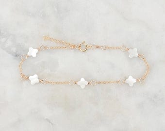 Clover Pearl Bracelet, 14K Gold Filled Bracelet, Mother of Pearl Bracelet, Clover Bracelet, Clover Jewelry, June Birthstone