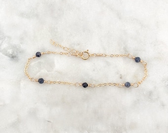 Saphir Armband, September Geburtsstein, 14k Gold Filled, Sterling Silber, Zierliches Edelstein Armband, Handgemachter Schmuck, Gold Ketten Armband