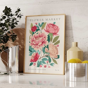 Pu&ograve; includere: Una stampa botanica incorniciata con fiori rosa e rossi con foglie verdi. La stampa ha il titolo "FLOWER MARKET" e il testo "BOTANICAL COLLECTION No. 26".