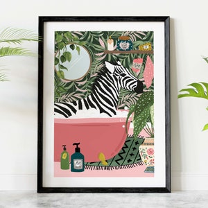 Zebra in der Badewanne Tropical Boho Badezimmer Druck, Maximalistisches Tier im Bad Wandkunst, Botanischer Badezimmer Druck, Eklektisches Badezimmer Wand Dekor