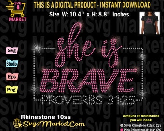 Puede incluir: Diseño de diamantes de imitación para un proyecto artesanal. El diseño dice "She is Brave" con el texto "Proverbs 31:25" debajo. El diseño tiene 10,4 pulgadas de ancho y 8,8 pulgadas de alto. El diseño utiliza diamantes de imitación plateados y rosados.