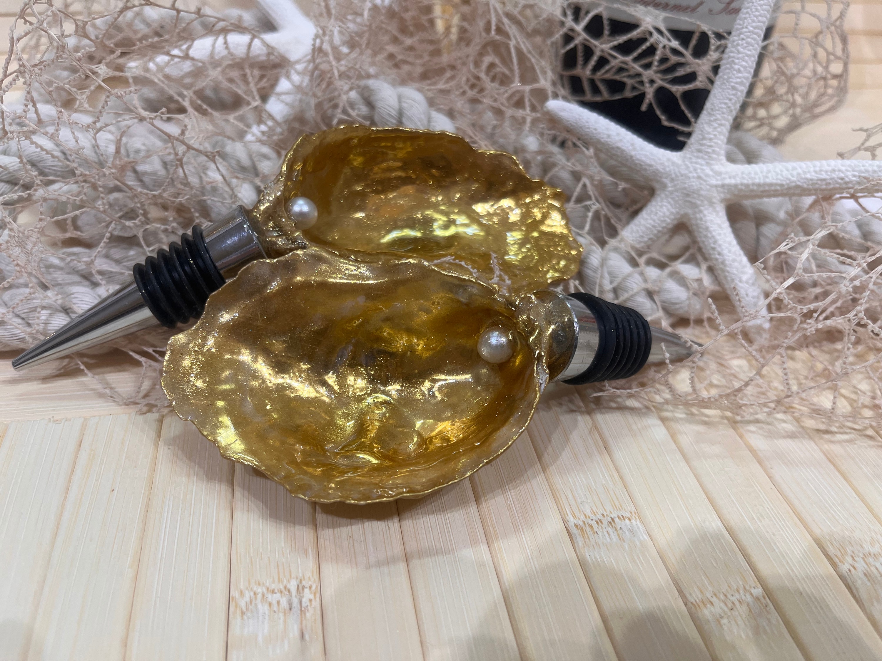 Gold Oyster Shell Wine Bottle Stopper | Costal Decor for Beach House | Coastal Bar Cart Decor | Beach Theme Wedding Decor | Beach Theme Gift