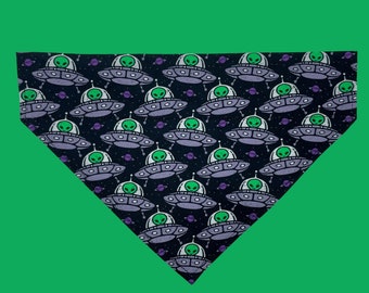 UFO Sicht über das Halsband Hundehalstuch, Weltraum Hundehalstuch, Alien Hundehalstuch, Raumschiff Hundehalstuch, Galaxy Dog Bandana, Area 51