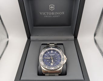 Victorinoux Swiss Army Maverick Navy Blue Dial Ref. 241602 Man's