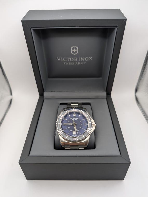 Victorinoux Swiss Army Maverick Navy Blue Dial Ref. 241602 Man's