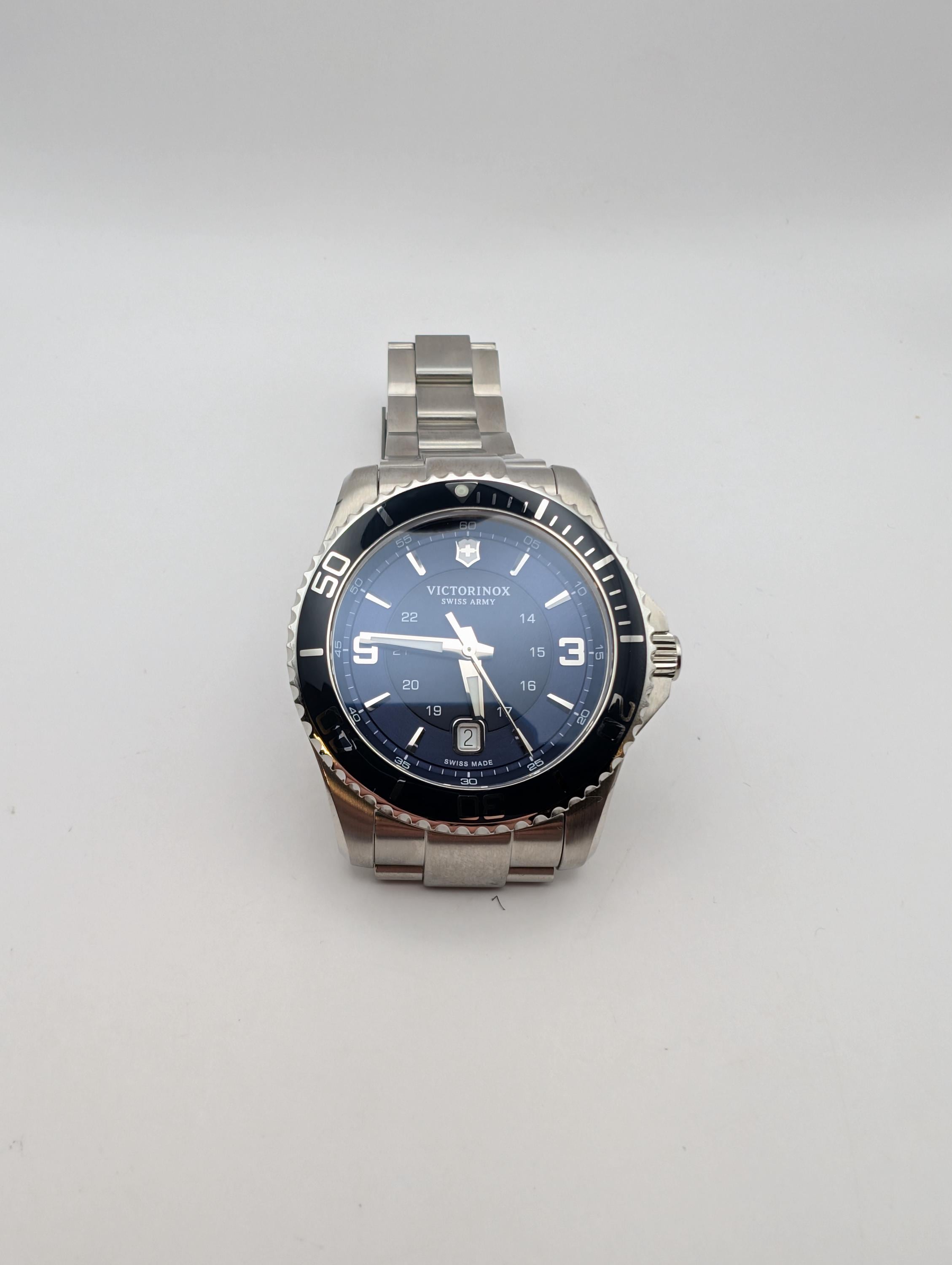 Victorinoux Swiss Army Maverick Navy Blue Dial Ref. 241602 Man