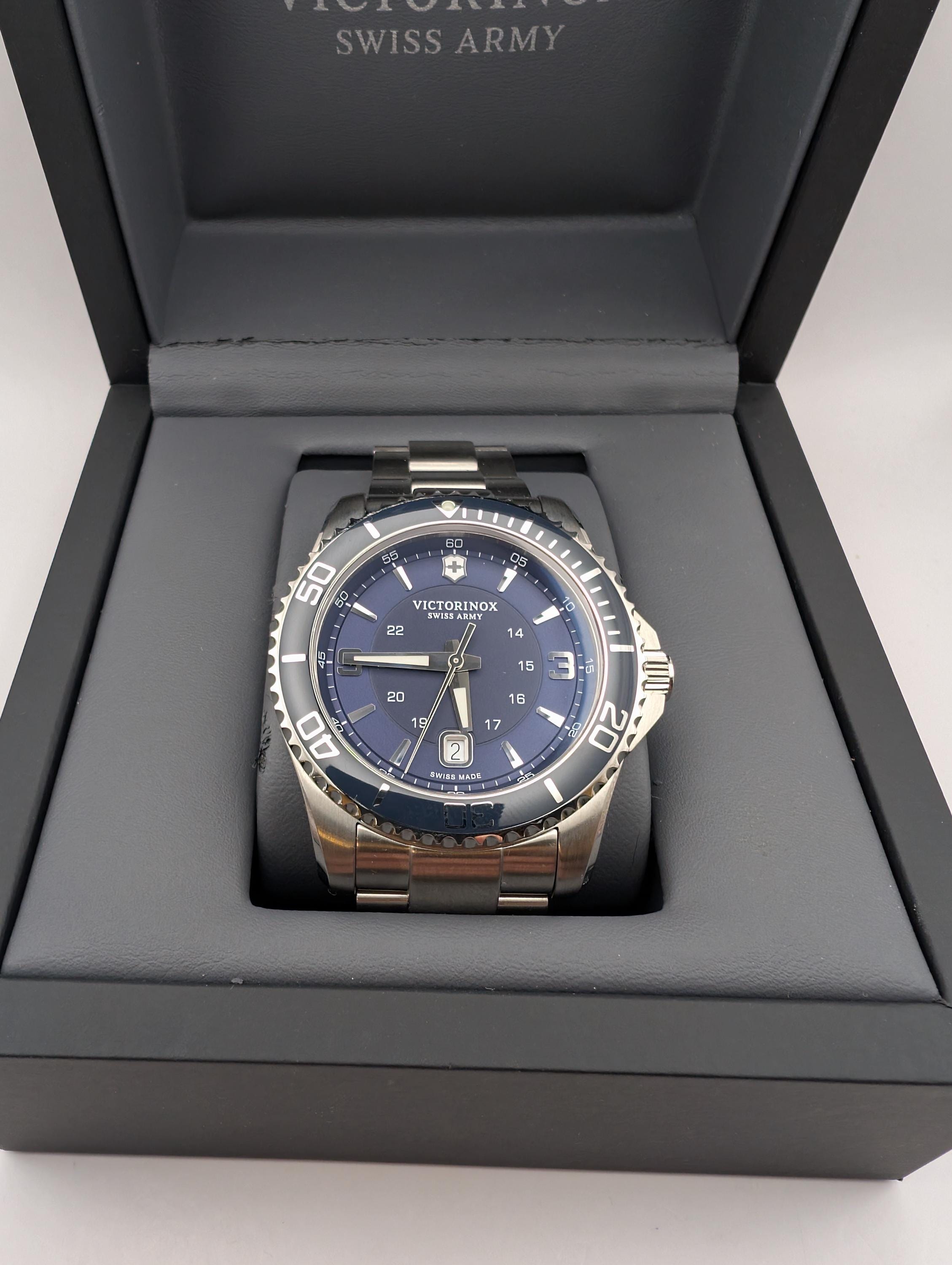 Victorinoux Swiss Army Maverick Navy Blue Dial Ref. 241602 Man's