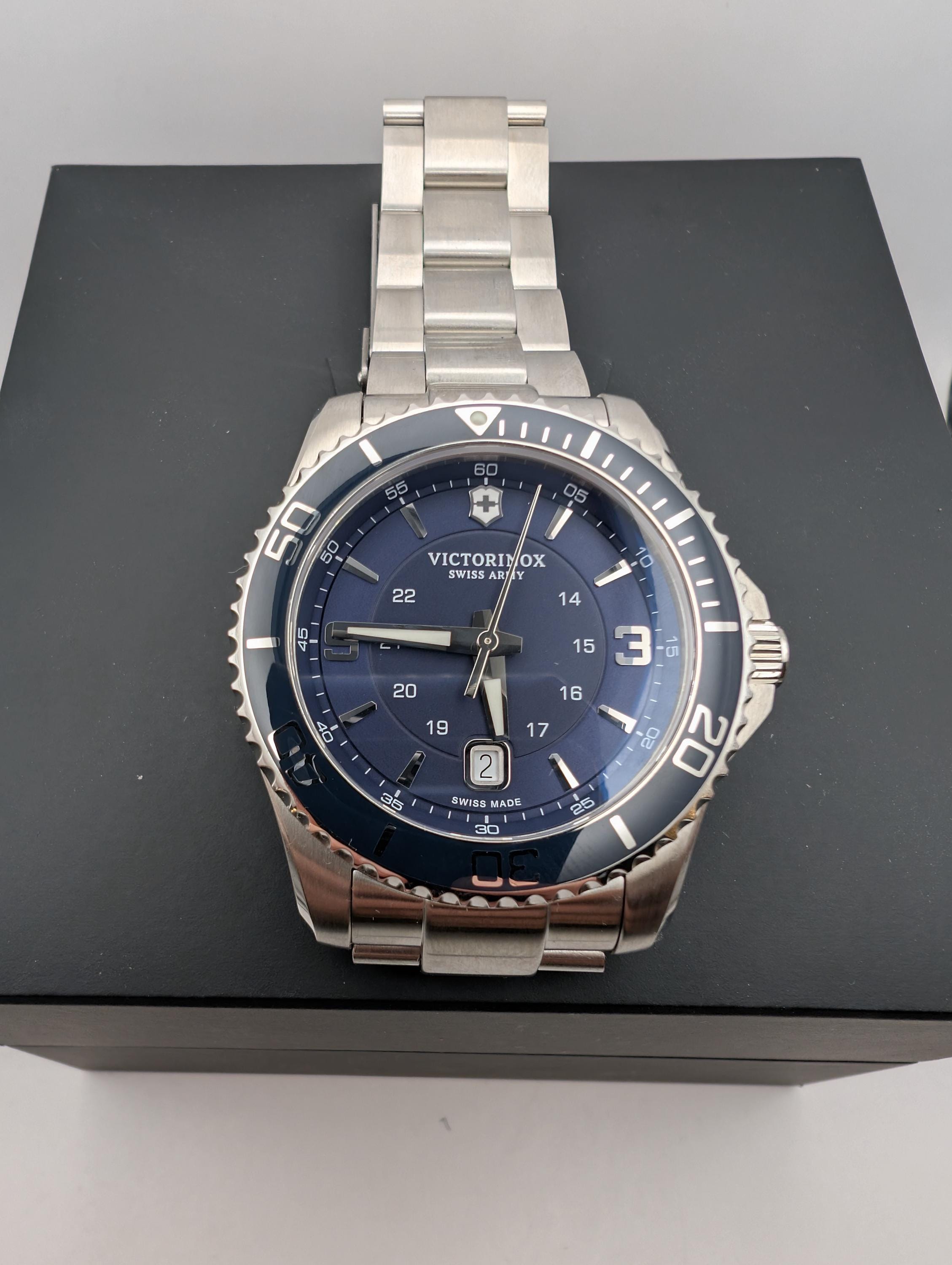 Victorinoux Swiss Army Maverick Navy Blue Dial Ref. 241602 Man