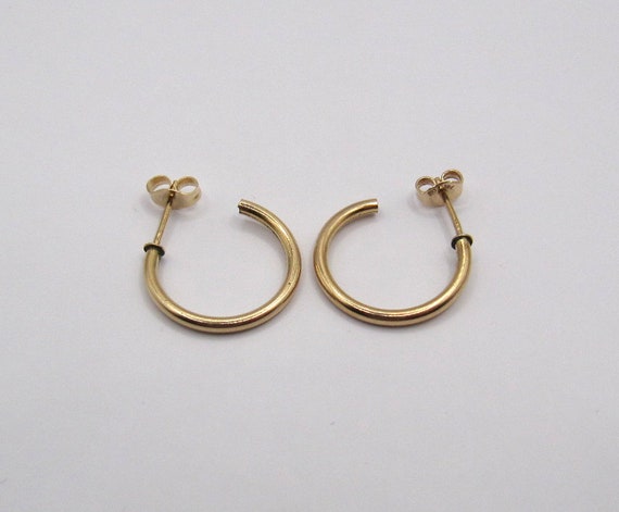 14k Yellow Gold stud earrings - image 6