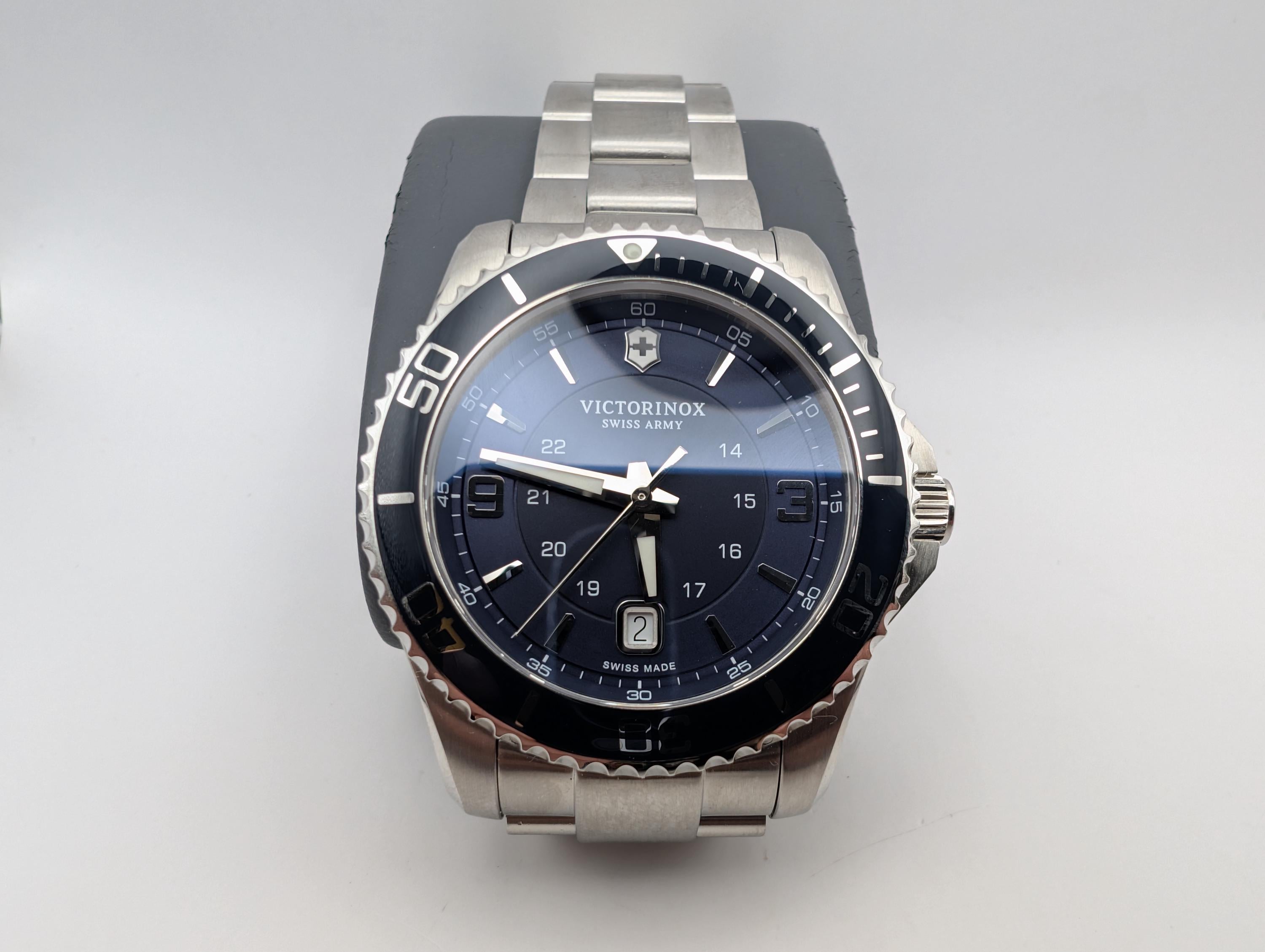 Victorinoux Swiss Army Maverick Navy Blue Dial Ref. 241602 Man
