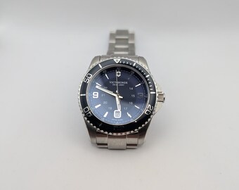Victorinoux Swiss Army Maverick Navy Blue Dial Ref. 241602 Man's