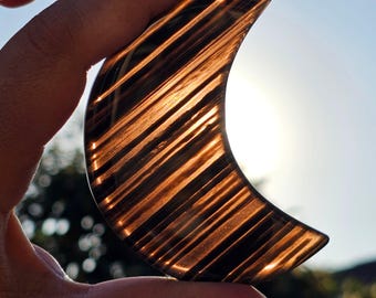 Talla de media luna de obsidiana con encaje de medianoche