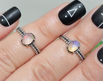 Anillo ajustable de plata de ley con ópalo / Banda de cuentas