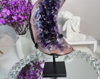 Druzy amethyst moon with pink banding 3180 amethyst geode