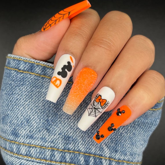 UPDATED] 30+ Awesome Mickey Mouse Nail Designs | Mickey mouse nails, Mickey  nails, Disney halloween nails