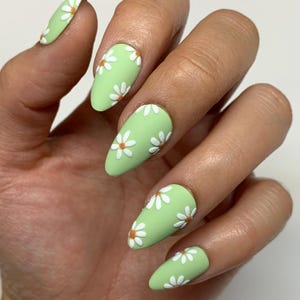 Textured Spring Daisy Press On Nails: Easter Almond Style