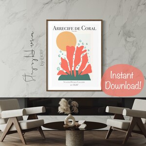 K&ouml;nnte beinhalten: Ein digitaler Kunstdruck mit einem Korallenriff, einer gelben Sonne und blauen Blasen. Der Druck tr&auml;gt den Titel "Arrecife de Coral" von EKRIF. Der Text "Seafaring Home Gallery by EKRIF" ist ebenfalls enthalten.