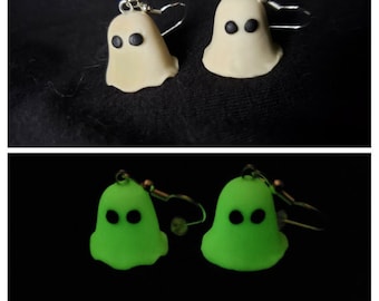 Brincos fantasma que brilham no escuro