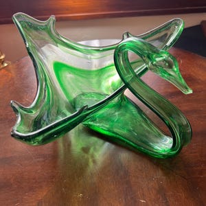 Grande cigno in vetro soffiato a mano verde vintage con vortice