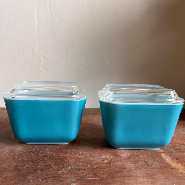 Vintage Pair of Blue Pyrex “Fridgies” Refridgerator Storage 501 B 1 1/2 Cup Lidded Storage Container