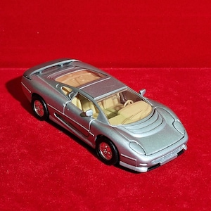Welly jaguar xj220. Number 9051