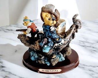 Vintage Florentyna Boyds bears 1998, on pirate ship.