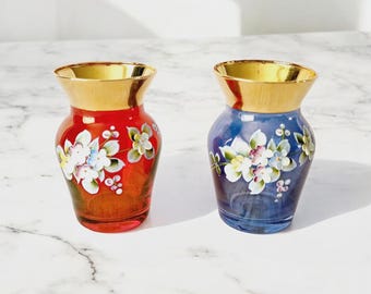 2 Vintage Bohemian bleu/red little vases with gold trim and enamel flowers.