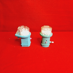 Barbie magic moves popcorn maker 90&#39;s.  Set of 2