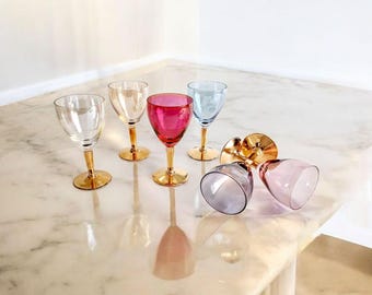 Set mit 6 Murano farbigen Weingläsern.