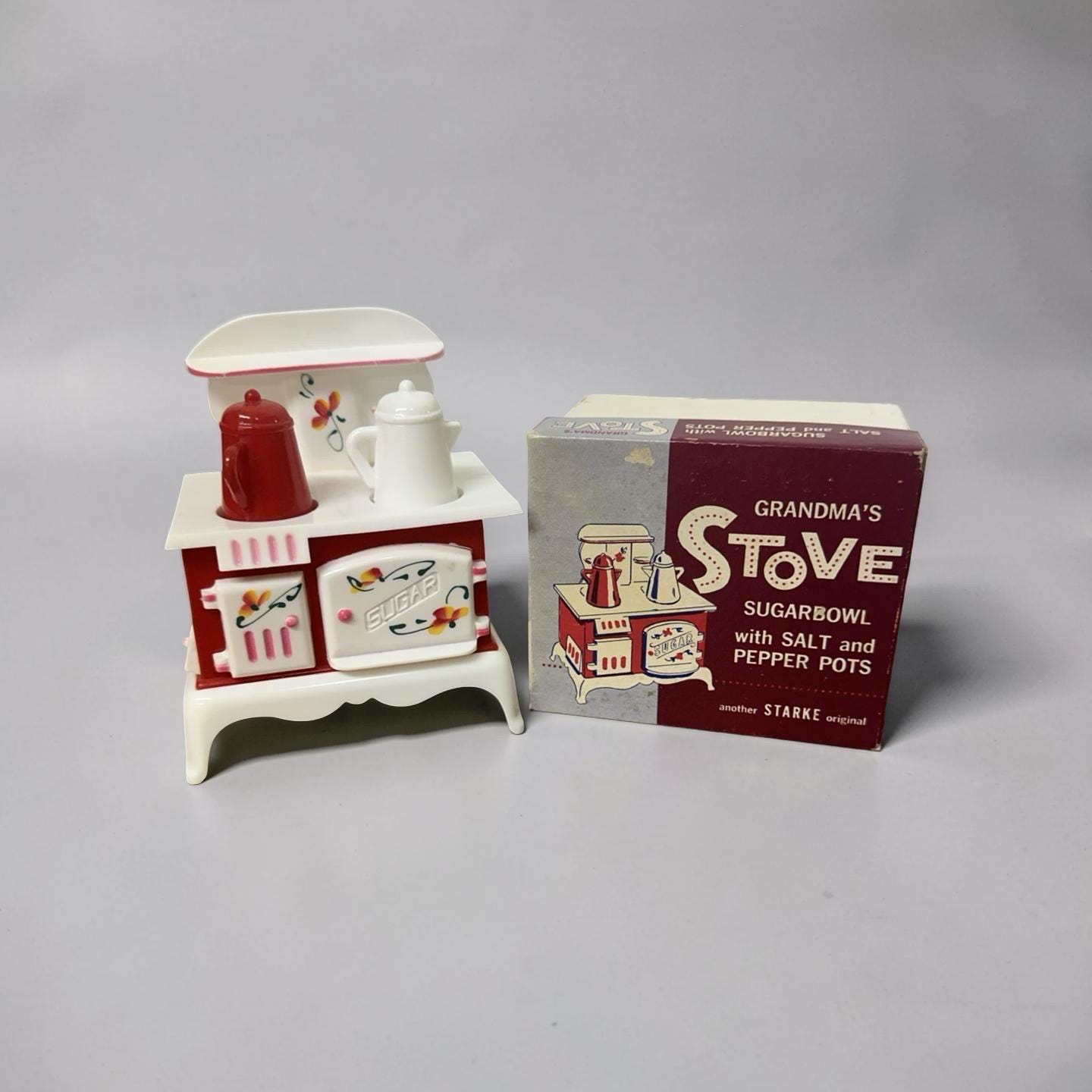 Vintage Grandma’s Stove Sugar Bowl Set , Starke Original Retro Red White Kitchen Decor – Salt & Pepper