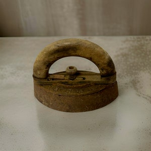 Vintage A.R. Woodyatt Company Cast Sad Iron with Original Wooden Handle - 5 lb Antique Iron