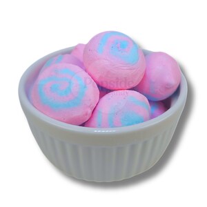 Freeze Dried Cotton Candy Taffy Puffs | Small Batch