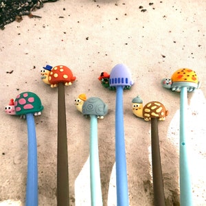 1 stks Leuke Kleurrijke Schildpad Siliconen Gel Pen Zachte Modellering Zwarte Inkt Pen Glad Gemakkelijk Schrijven Kantoor School Briefpapier Korea Designer