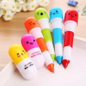 1 pcs Kawaii Cartoon Novelty Creative Retractable Pill Shape Smiling Face Ballpoint Pen Promotional Gift Stationery Student Prize y