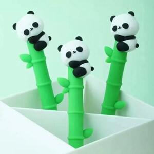 1 piezas Cartoon Panda Lindo Kawaii Papelería Tinta Negra 0.5mm Gel Pluma Escolar Útiles de Oficina Regalo Encantador Para Niños Kawaii Suministro de Escritura