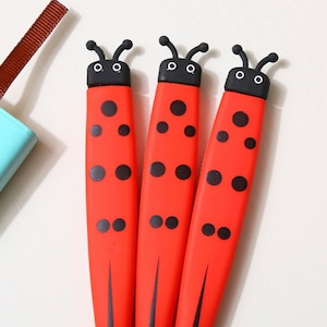 1 pcs Mignon Coccinelle Silicone Gel Stylo Doux Modélisation Stylo À Encre Noire Lisse Facile Écriture Bureau École Papeterie Corée Designer Fournitures