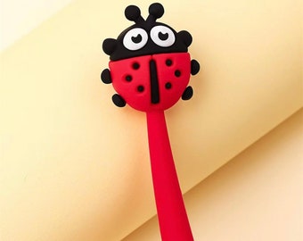 1 stks Leuke Lieveheersbeestje Siliconen Gel Pen Zachte Modellering Zwarte Inkt Pen Glad Gemakkelijk Schrijven Kantoor School Briefpapier Korea Designer